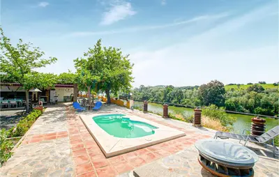 Piscina en o cerca de Stunning Home In Villafranca De Cordoba