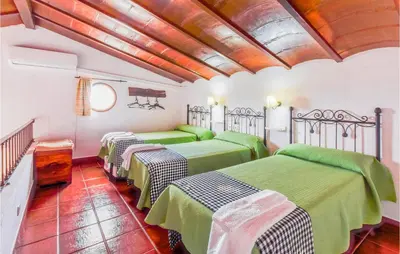 Cama o camas de una habitación en Awesome Home In Estepa With Kitchenette