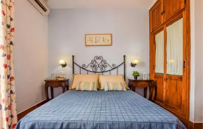 Cama o camas de una habitación en Awesome Home In Estepa With Kitchenette