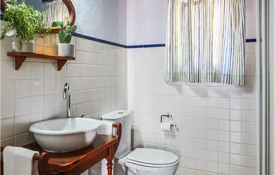 Un baño de 1 Bedroom Amazing Home In Estepa
