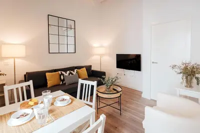 Una televisión o centro de entretenimiento en One&Lux Puñonrostro Bright Minimalist Central Home