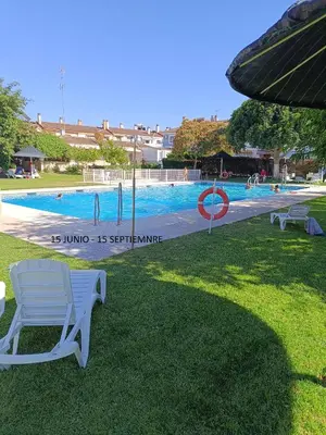 Piscina en o cerca de Montequinto apartamento 50m en Semisótano