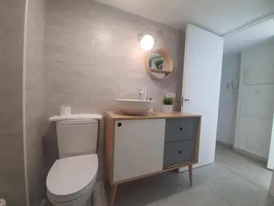 Un baño de ISG Apartments Feria 106