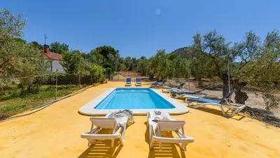 Piscina en o cerca de Complejo Residencial Barquero Pernía Cañete la Real by Ruralidays