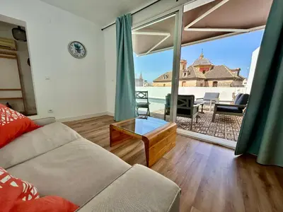 Zona de estar de Ático con vistas espectaculares a la Catedral - CozyHomeSevilla7