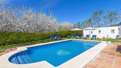 Piscina en o cerca de Villa Paqui Villanueva de la Concepción by Ruralidays