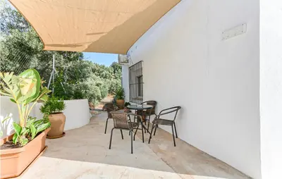 Un balcón o terraza de 2 Bedroom Amazing Home In Rute