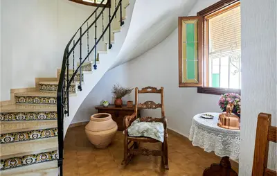 Plano de 6 Bedroom Cozy Home In Lucena