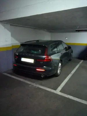 Plano de Cozy apartment & free parking