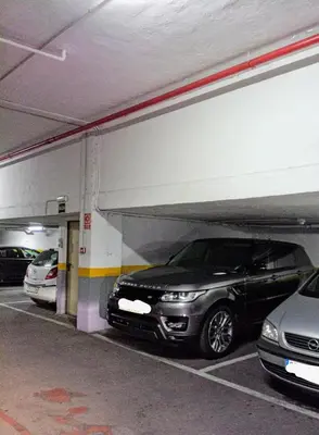 Plano de Cozy apartment & free parking