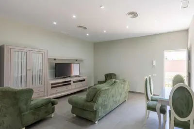 Una televisión o centro de entretenimiento en Apartamento Torero II