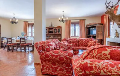 Zona de estar de 7 Bedroom Awesome Home In Lucena