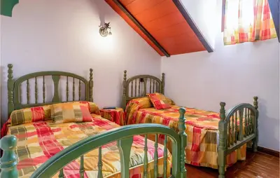 Cama o camas de una habitación en 7 Bedroom Awesome Home In Lucena