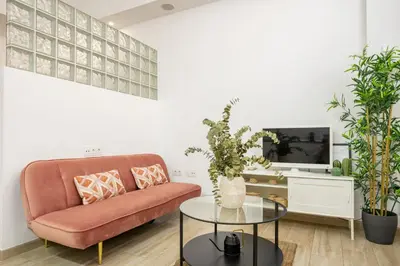 Una televisión o centro de entretenimiento en ISG Apartments Encantador estudio en Alameda de Hércules
