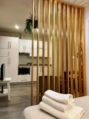 Una cocina o zona de cocina en ESTUDIO EN PLENO CENTRO de SEVILLA by MSHOLIDAYS
