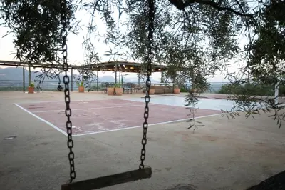 Instalaciones para jugar a tenis o squash en Cortijo Botánico el Cerro o alrededores