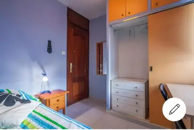 Cama o camas de una habitación en PISO CON BUENA RED WIFFI FIBRA ÓPTICA Alquiler de habitaciones