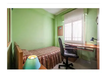 Cama o camas de una habitación en PISO CON BUENA RED WIFFI FIBRA ÓPTICA Alquiler de habitaciones