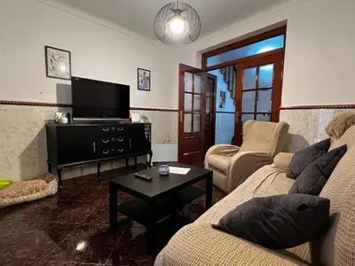 Una televisión o centro de entretenimiento en Las Parras House - ViviendaRural en Torredelcampo