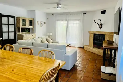 Zona de estar de Villa ALJARAL, Espectacular,piscina,chimenea, climatización, wifi