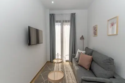 Una televisión o centro de entretenimiento en Córdoba Suites Apartments