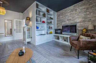 Una televisión o centro de entretenimiento en Apartamento cerca de la MEZQUITA DE CORDOBA & FREE PRIVATE PARKING