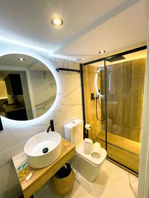 Un baño de Apartamentos Turísticos Córdoba Boutique Con jacuzzi