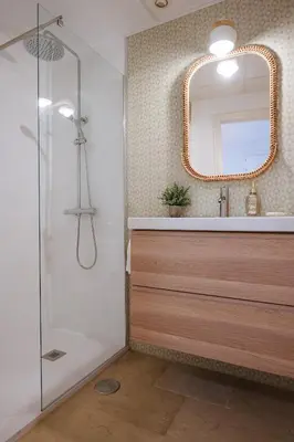 Un baño de Lirio Suite Apartment - Private Parking included