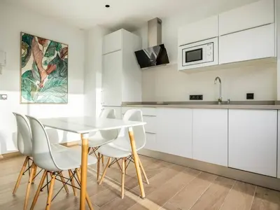 Una cocina o zona de cocina en Nervión Suites 2 - Vacacional Sevilla