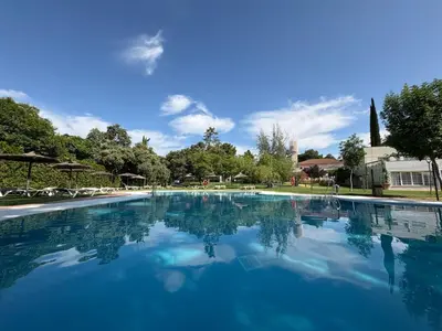 Piscina en o cerca de Crisol Jardines de Córdoba