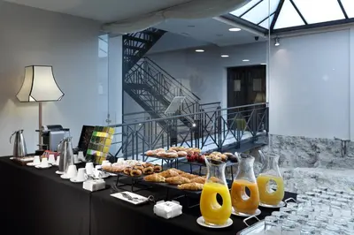 Comida en o cerca de este hotel