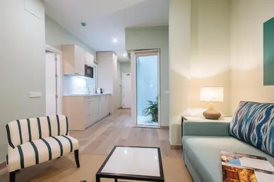 Una cocina o zona de cocina en Sercotel Sevilla Guadalquivir Suites