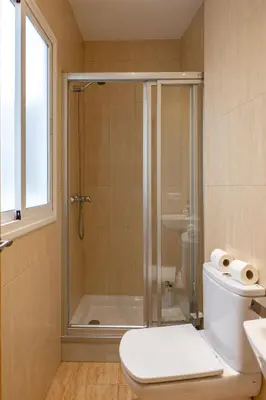 Un baño de Terceros City Center Deluxe by Valcambre