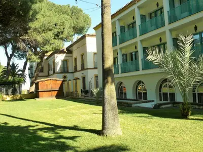 Jardín al aire libre en Hotel Oromana
