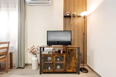 Una televisión o centro de entretenimiento en Loft Flor de Azahar parking privado
