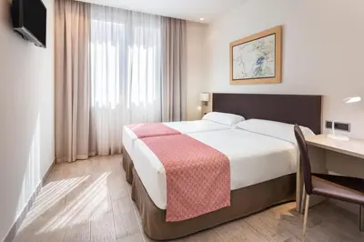 Cama o camas de una habitación en Catalonia Hispalis