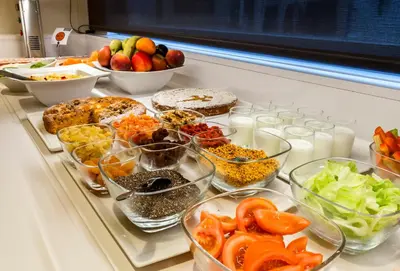 Comida en o cerca de este hotel