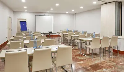 Zona business o sala de conferencias en NH Córdoba Califa