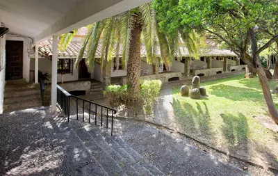 Jardín al aire libre en Hotel la Perdiz