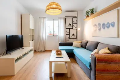 Una televisión o centro de entretenimiento en CR ALAMEDA Amplio y Traquilo apartameto para parejas
