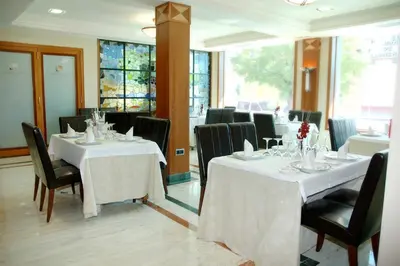 Un restaurante o sitio para comer en Hotel Del Val