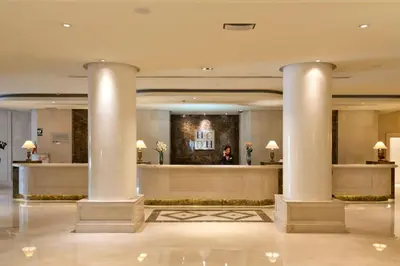 El vestíbulo o zona de recepción de Hotel Sevilla Center