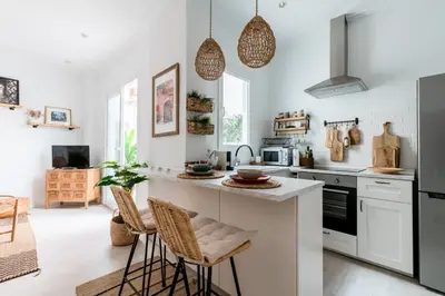 Una cocina o zona de cocina en Oasis con encanto en el corazón de Sevilla