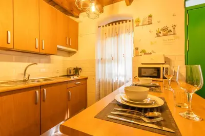 Una cocina o zona de cocina en APARTAMENTO PATIO ANDALUZ EN SEVILLA