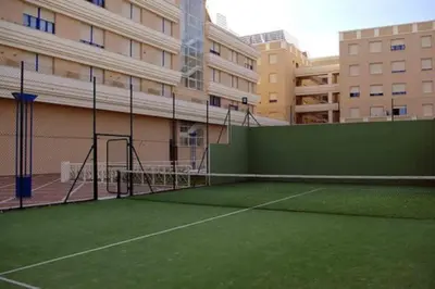 Instalaciones para jugar a tenis o squash en Palacio Living - Parking Privado Incluido o alrededores