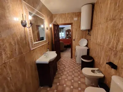 Un baño de Alojamiento La Nave de Zuheros