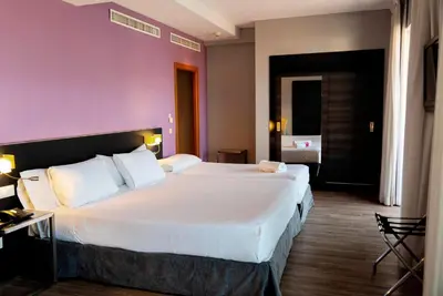 Cama o camas de una habitación en Sercotel Córdoba Medina Azahara