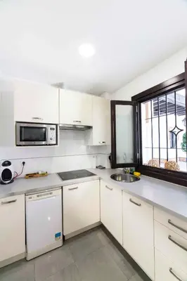 Una cocina o zona de cocina en JDCBD - Peaceful Double Bedroom Apartment in City Centre