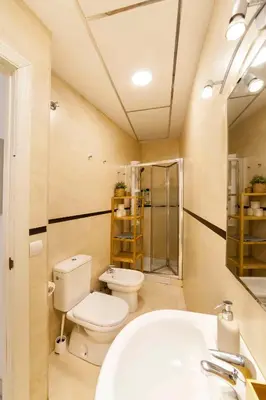 Un baño de JDCBD - Peaceful Double Bedroom Apartment in City Centre