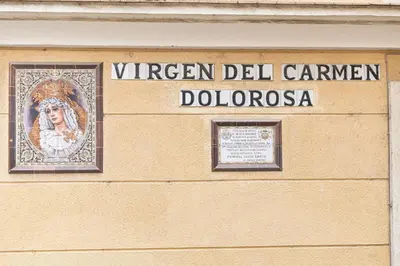 Certificado, premio, señal o documento que está expuesto en Virgen Carmen Dolorosa Plaza de la Alameda